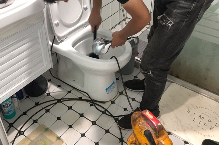 峨蔓镇疏通下水道